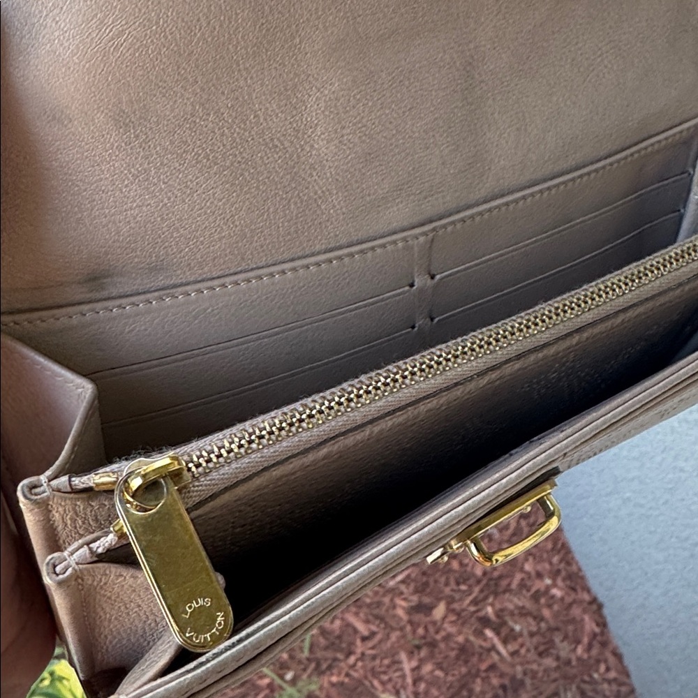 Authentic Louis Vuitton Iris Long Wallet Mahina Leather Monogram - Picture 6 of 13